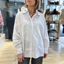 Chemise Blanche avec Bijoux