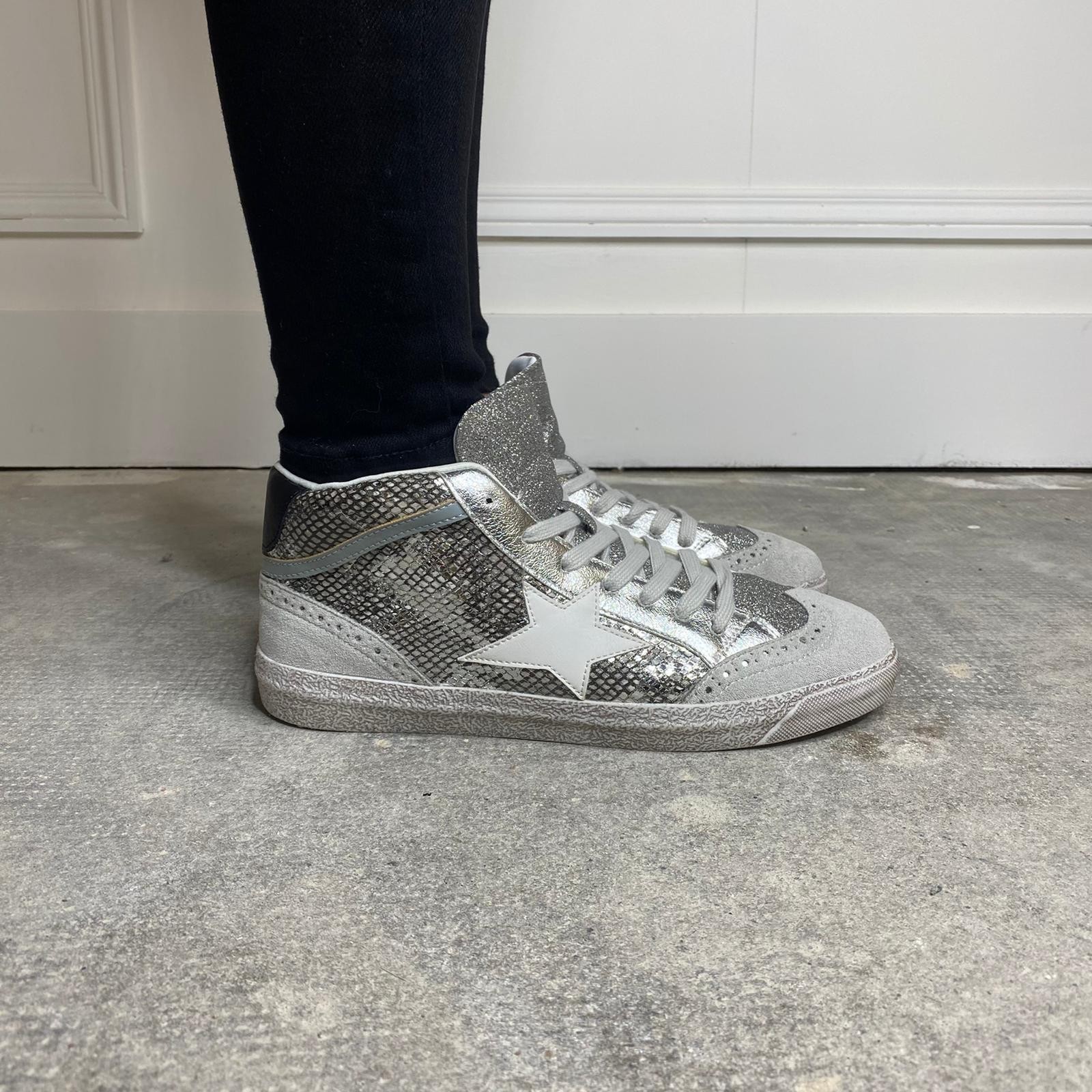 basket couleur argent