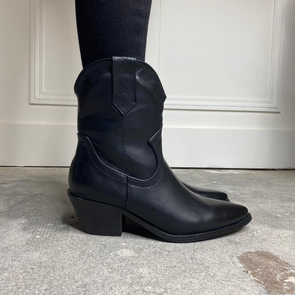 bottines style cowboy